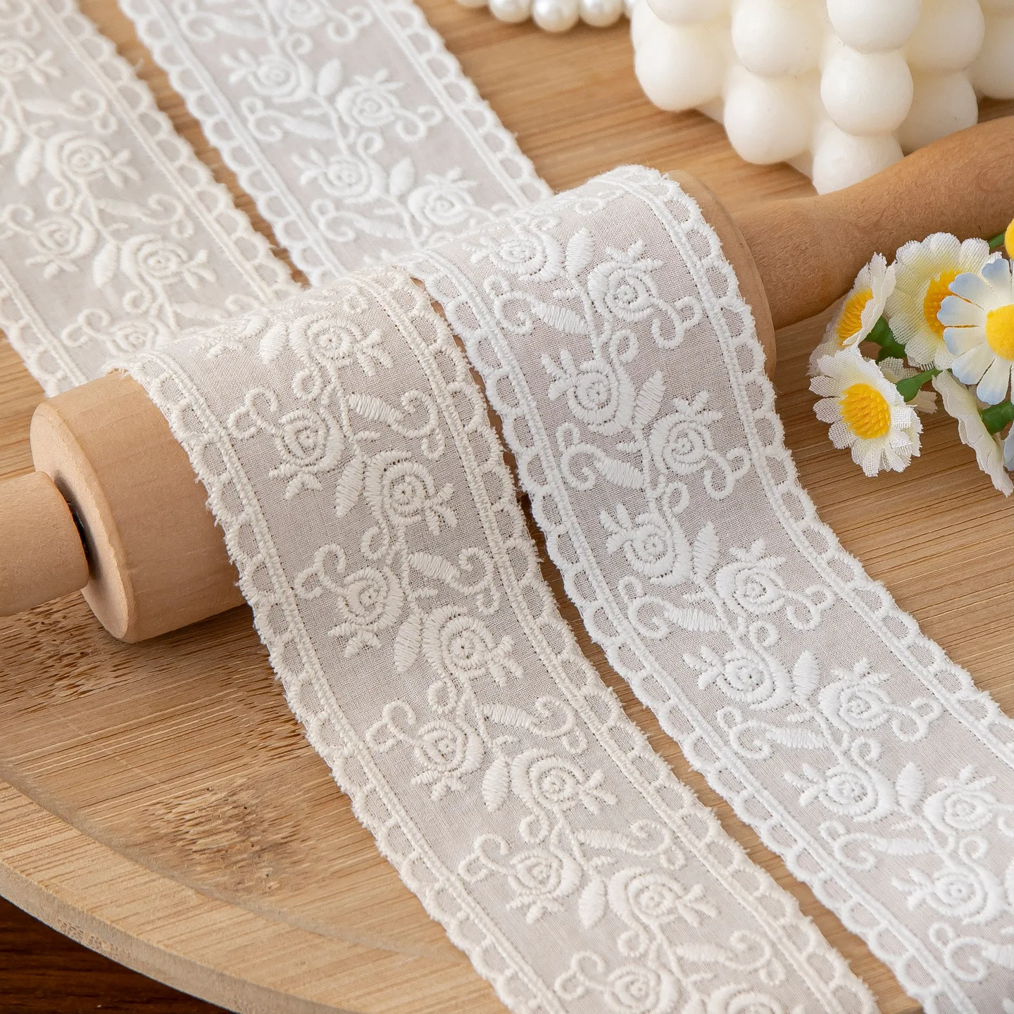 4.3cm Wide White & Beige Vintage Double-Sided Symmetric Cotton Thread Water Soluble Embroidery Cotton Lace, Sold Per Yard