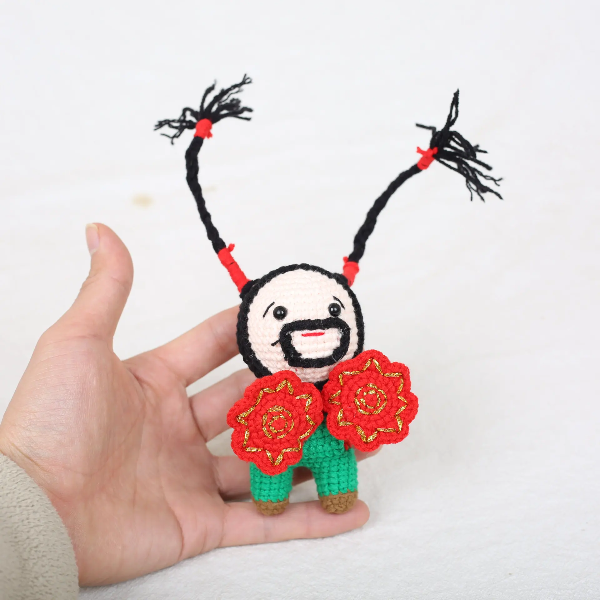 Niedliche Häkelpuppe Handgefertigter Gewebter Puppenanhänger Kreativer Taschenanhänger Gestrickter Schlüsselanhänger Lustiges Geschenk – Detail 4