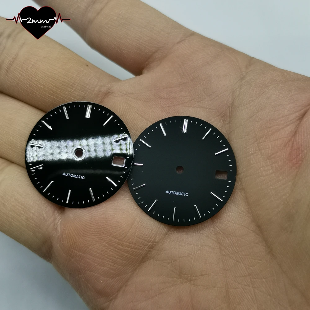 قرص ساعة فارغ 28.5 ملم وجه ساعة لامعة غير لامعة أبيض أسود اللون ذهبي فضي مؤشر الساعة الحقيقية دبوس لحركة NH35