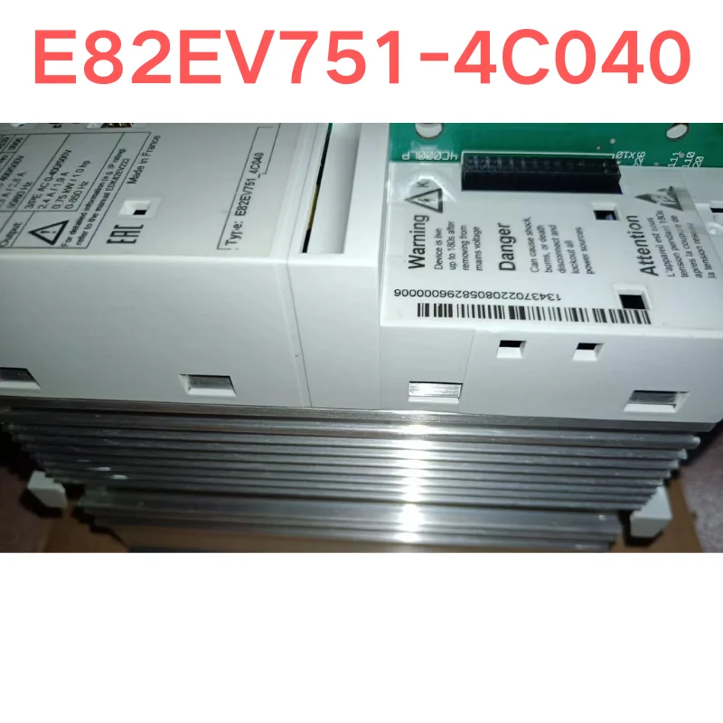 Second  hand  lenze E82EV751-4C040  test OK