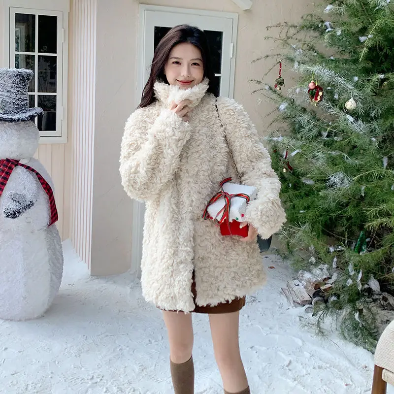 معطف فرو عصري جديد صديق للبيئة معطف شتوي من صوف الضأن متوسط إلى طويل الطول معطف سميك عالي الجودة