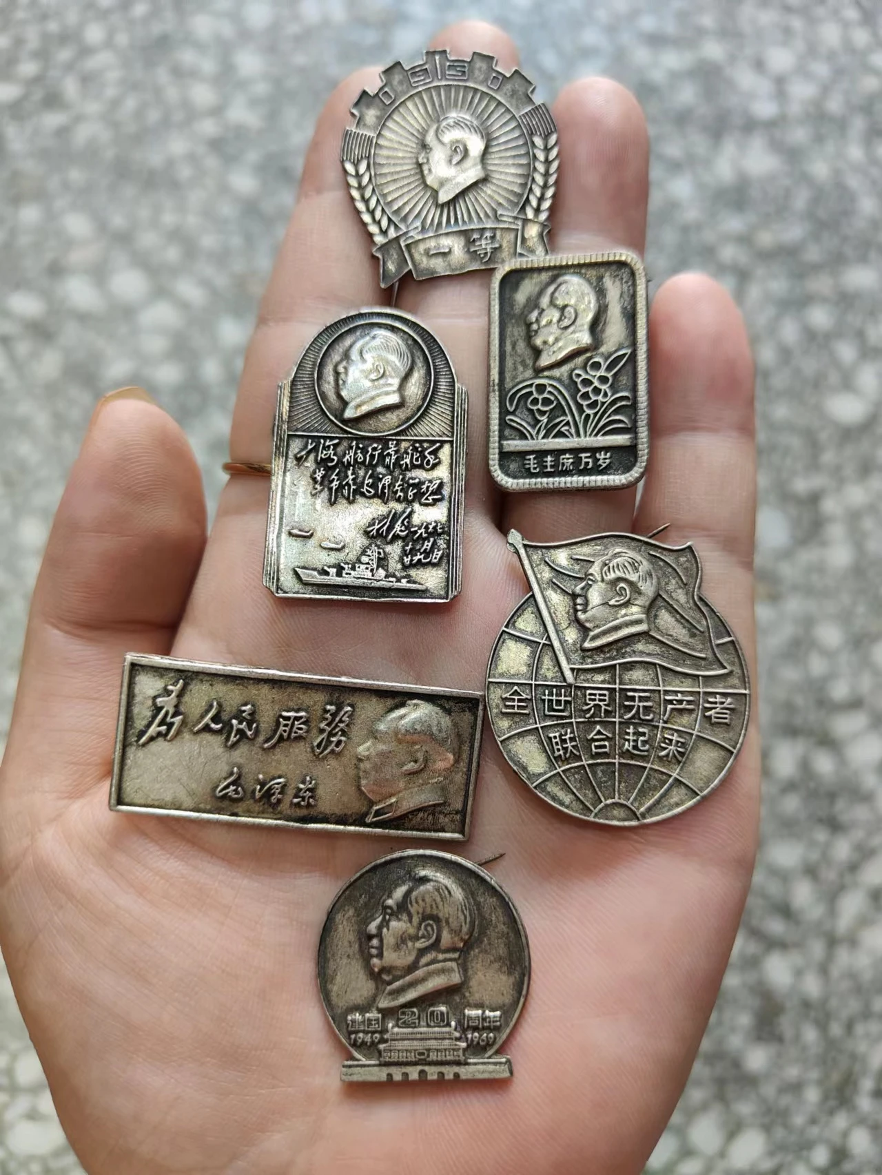 5 old-fashioned Chairman Mao badges Pocket Miao silver badges