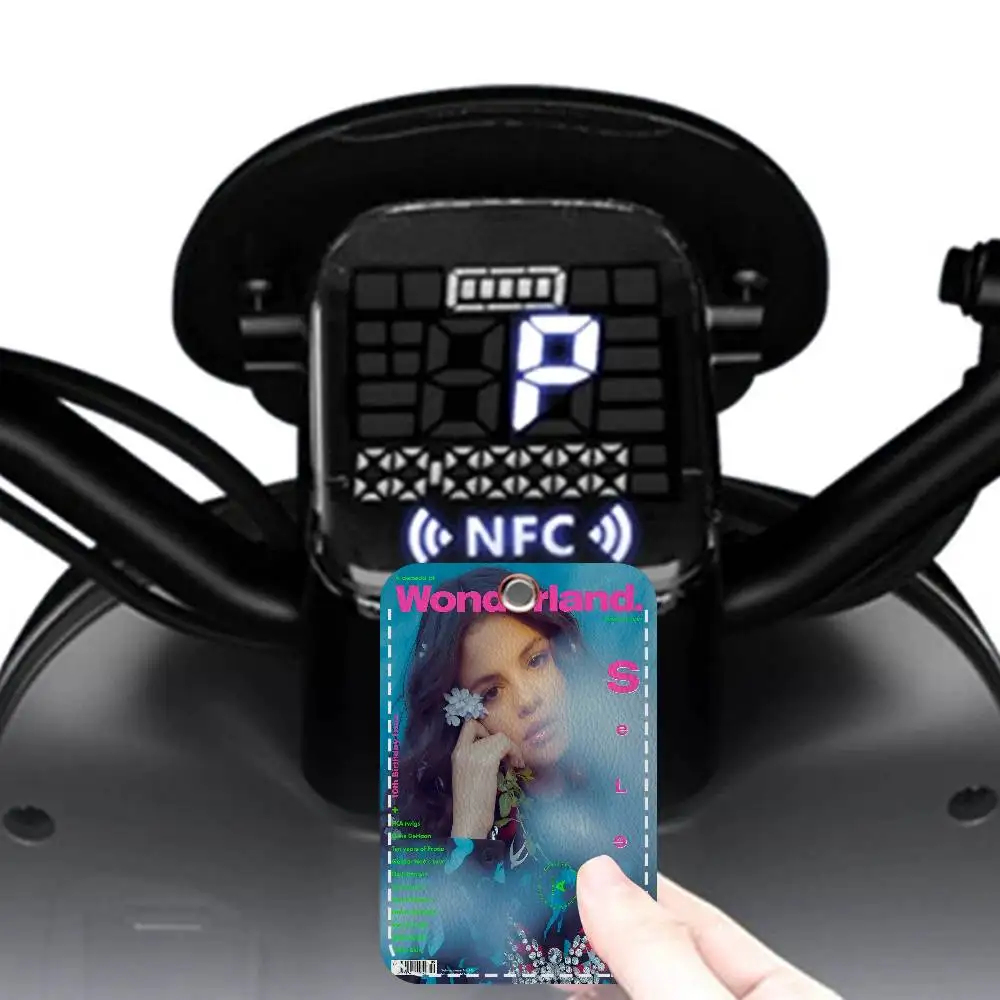 حامل شخصي للممثلة سيلينا غوميز مناسب لبطاقة البنك، مترو الأنفاق، محفظة بطاقات الحافلة، حافظة بطاقات، سلسلة مفاتيح حامل الشارة