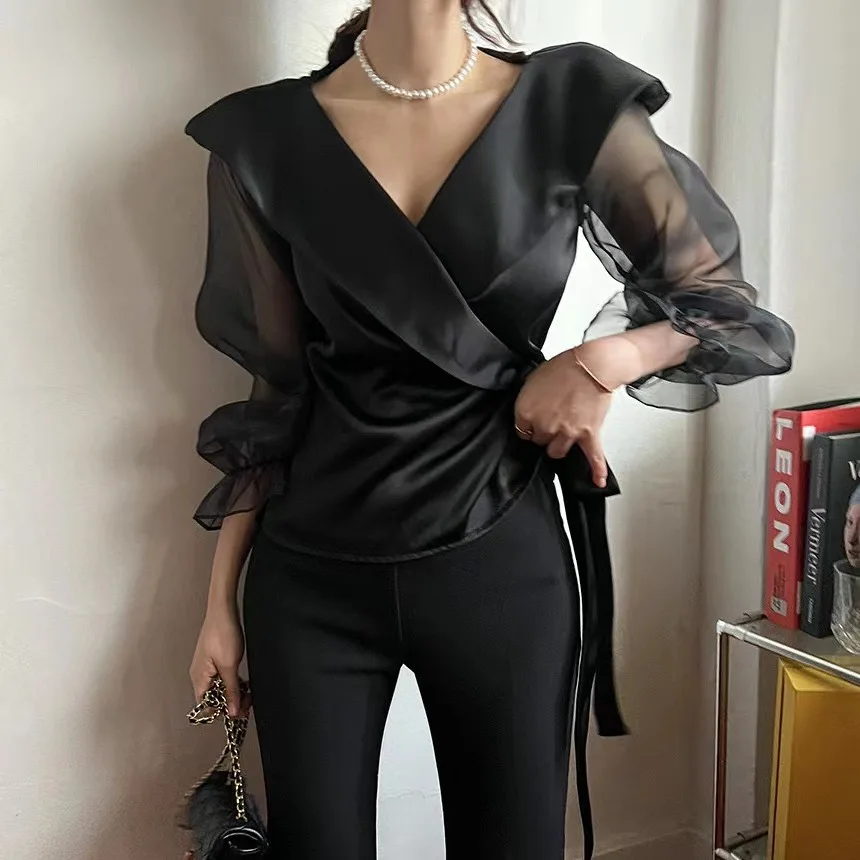 

Шикарный атласный весенний топ с поясом для похудения, прозрачный кружевной воротник-стойка, женский дышащий длинный топ, приятный для кожи...