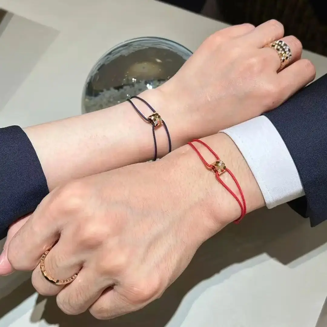 سوار زوجين على شكل قرص العسل من الفضة النقية - هدية عيد الحب المحظوظة جاهزة له/ها، حبل أحمر محظوظ منسوج يدويًا