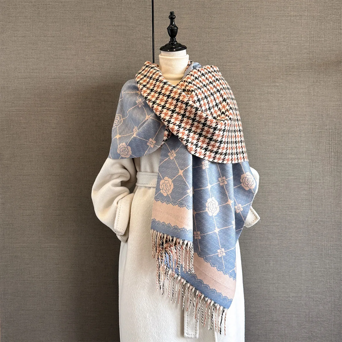 

Зима 2025 года, утолщенный двусторонний клетчатый шарф средней длины для женщин, теплый шарф из искусственного кашемира, двусторонняя шаль с принтом