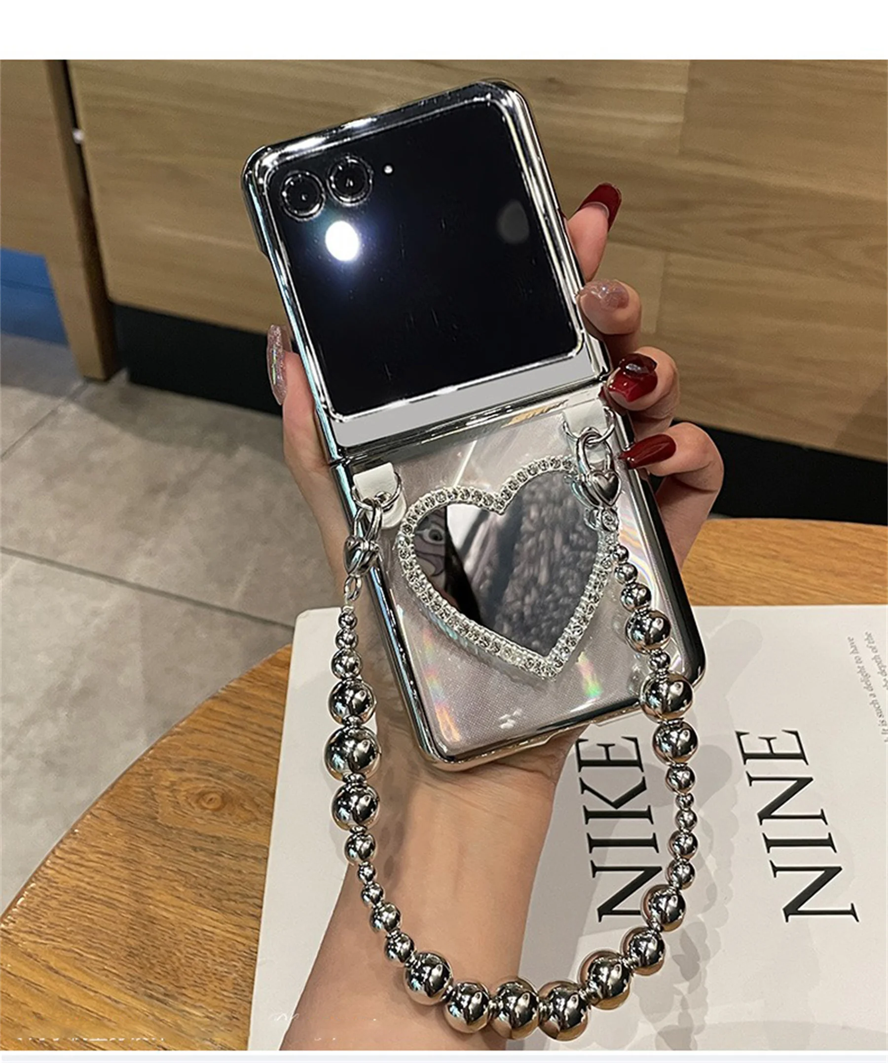Korean Luxury Plating Transparent Heart Mirror Bracelet Chain Case For Motorola Moto Razr 40 50 Ultra 40 Ultra Shockproof Cover