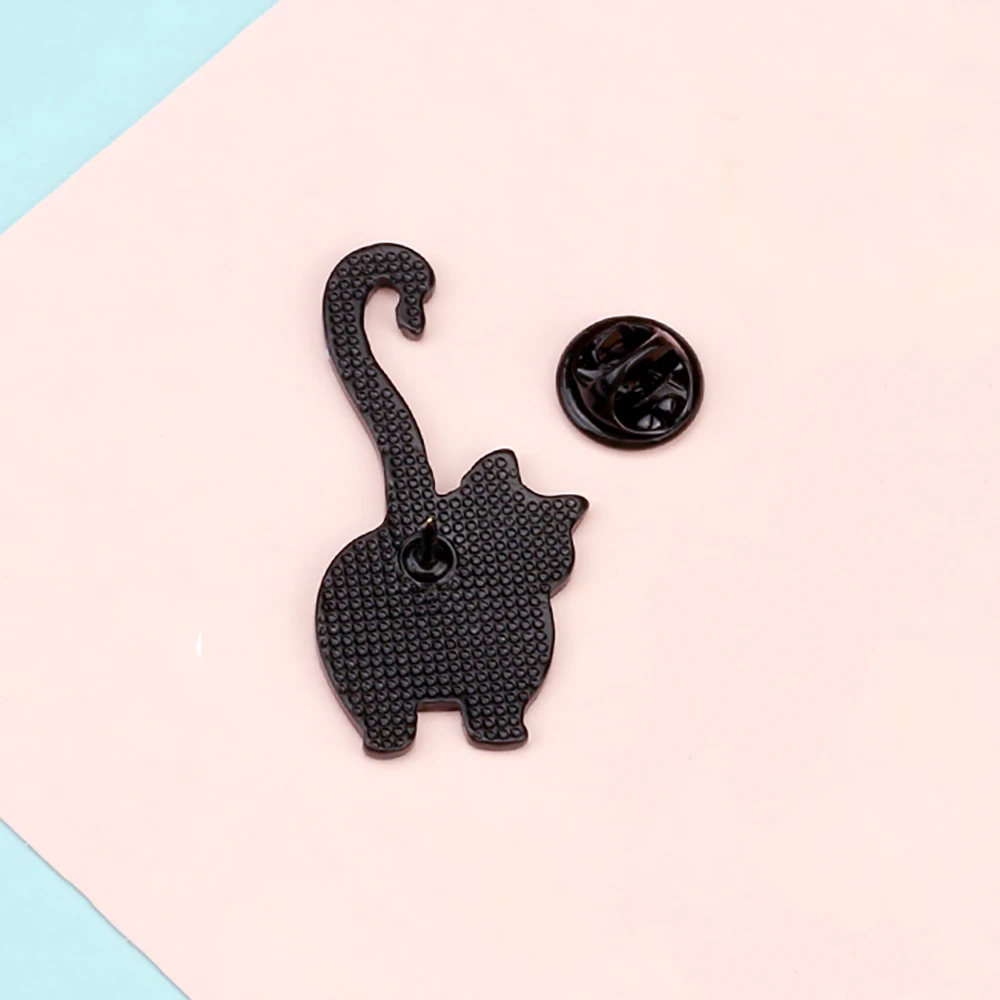 Funny White Cat Lapel Pin Cartoon Animal Kitten Wrapped with Lamp Brooch Cute Shiny Enamel Badge Bag Cloth Jewelry Gift For Kids