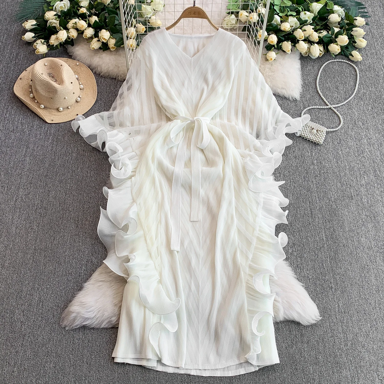 

Wrinkled V-neck Dress for Women Summer Waist Cinching Elegant Long Dress with Black Fungus Edges