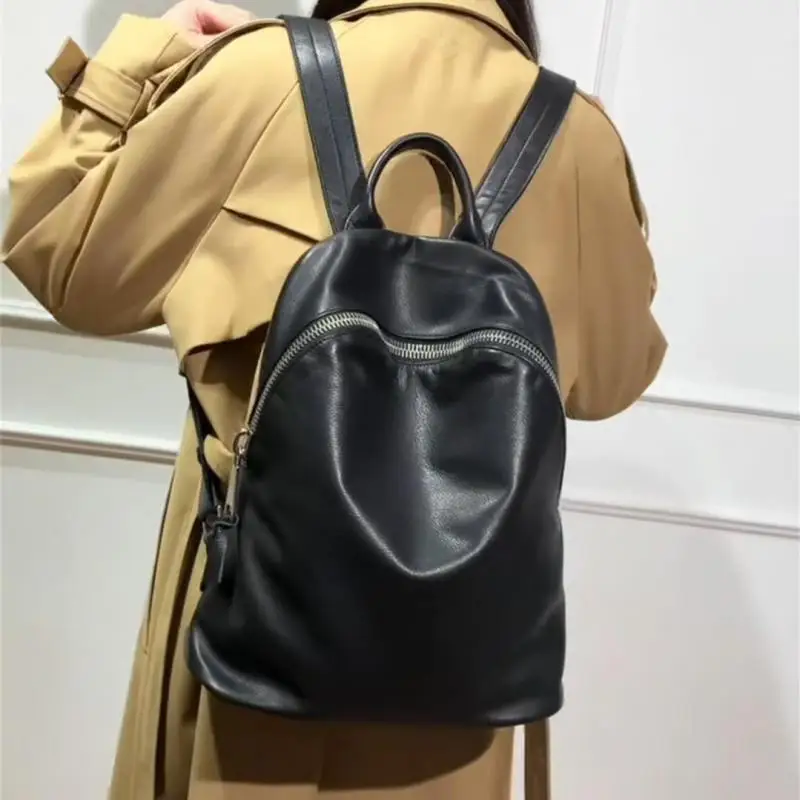 2025 High Quality Top Layer Cowhide Backpack Simple Casual Versatile Suitable For Business Trips, Large Capacity Backpack Trendy