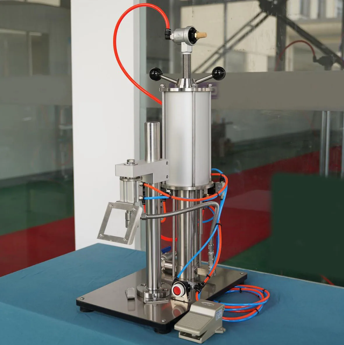 

Small Pneumatic Aerosol Gas Filling Machine for Aerosol Cans
