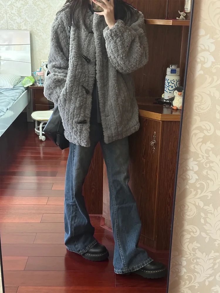 

Утепленное пальто из овчины для женщин: уникальный дизайн с пуговицами, осенне-зимняя верхняя одежда премиум-класса, стильное и элегантное.