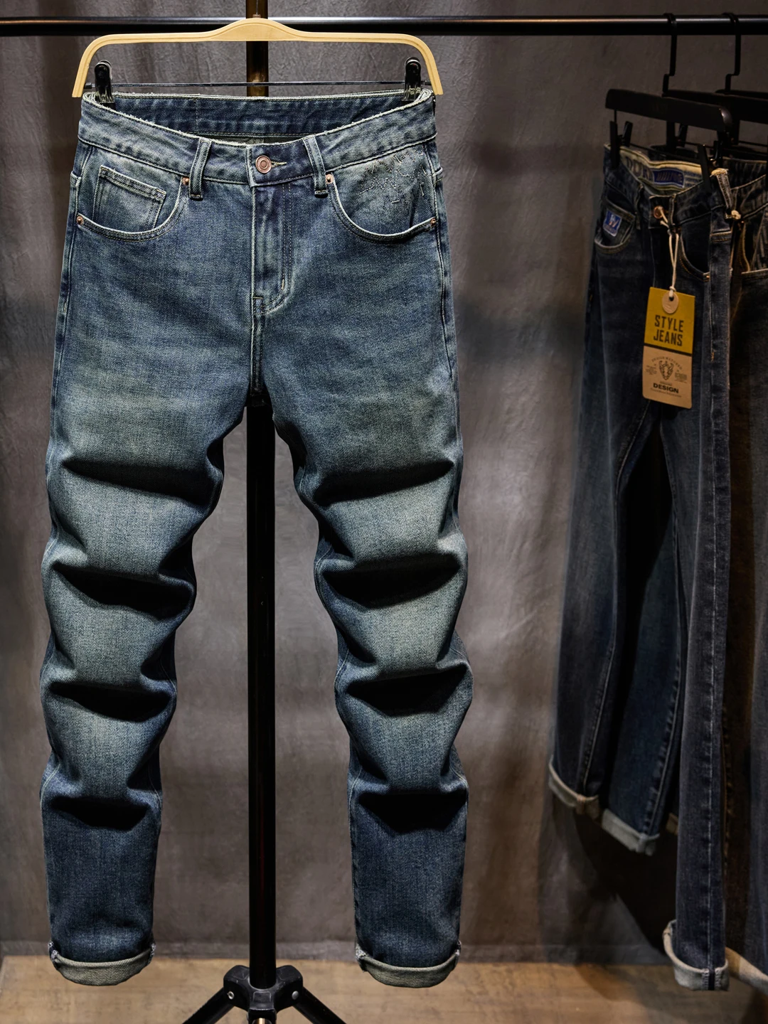 

High-End Retro Embroidered Denim Jeans Men's Trendy Brand Print Waed Elastic Slim Fit Cuffed Pants Youth Winter Wear