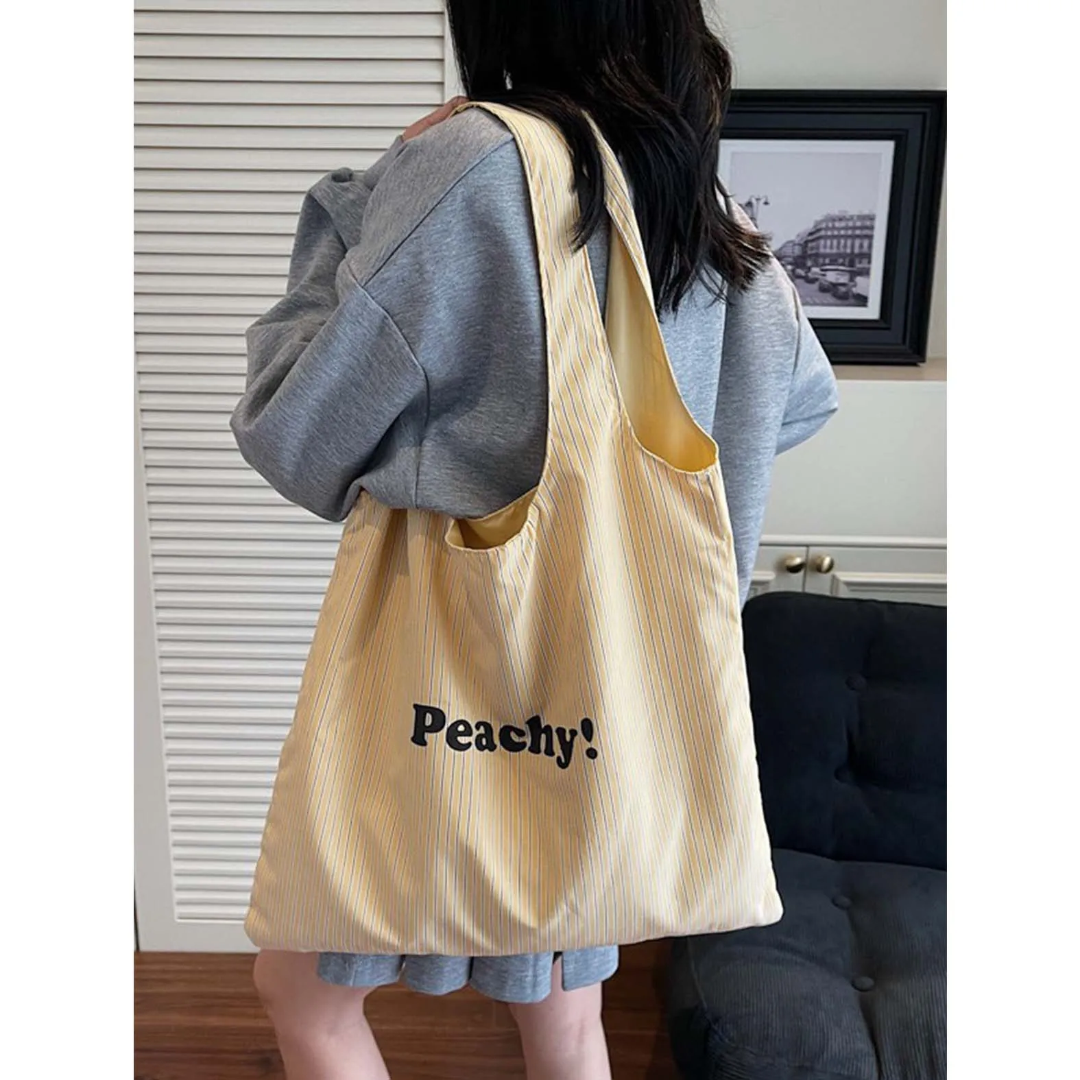 

Женская сумка через плечо, нейлоновая сумка большой вместимости, тканевая сумка в полоску с буквенным принтом, простая и универсальная, модная и нишевая сумка