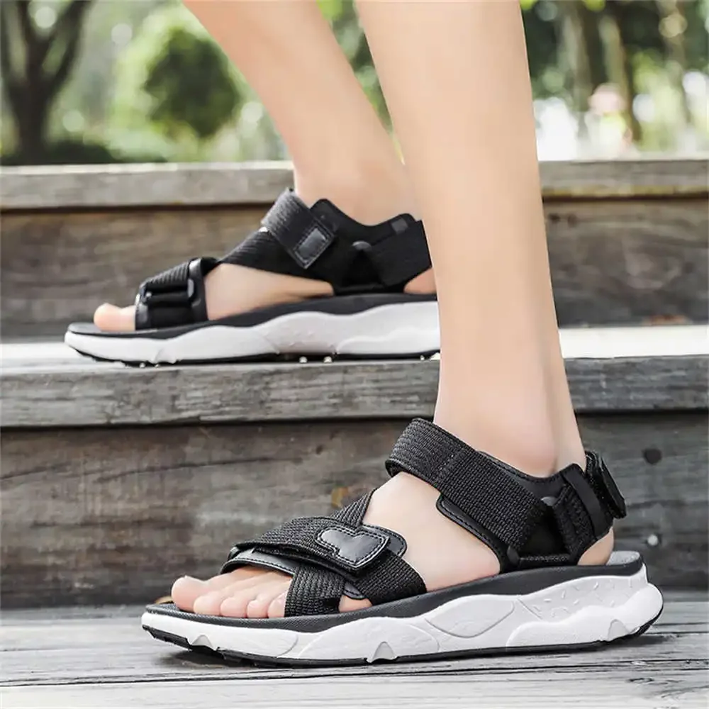 Zapatillas deportivas para jóvenes, sandalias de lujo, chanclas deportivas de liquidación, talla grande 44, 38-39