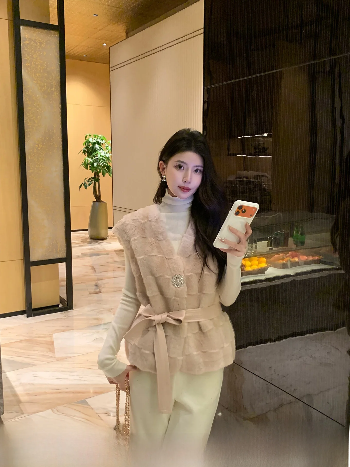 

Экологичный розовый меховой жилет женский Jaet из мягкой королевской ткани из полиэстера для поездок на работу, обычная длина, среднее тепло