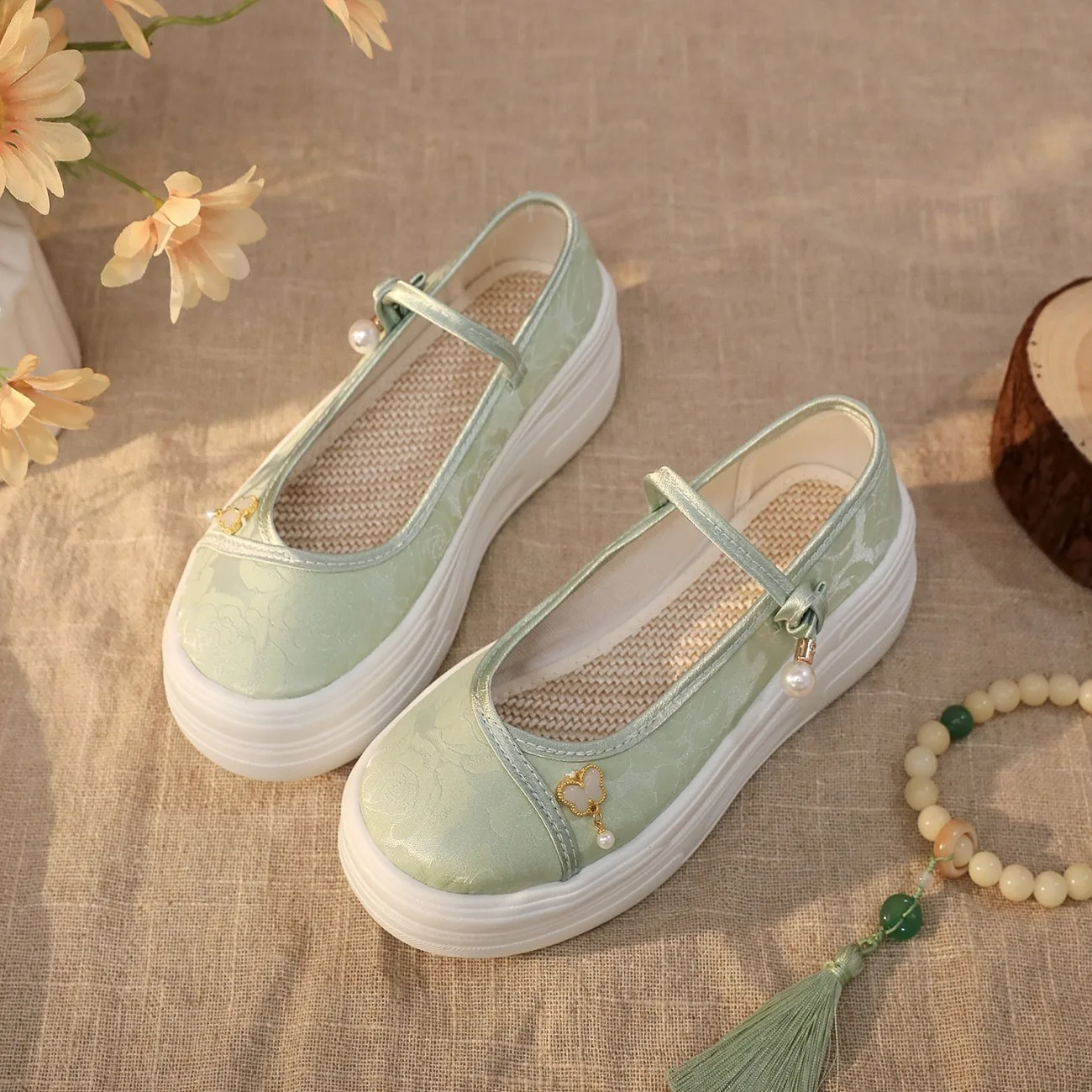 

2026 Women's White Beige Green Pearls Decor Platform Mary Jane Shoes Casual Oriental Style Pumps Chinese Hanfu Shoes Q-219