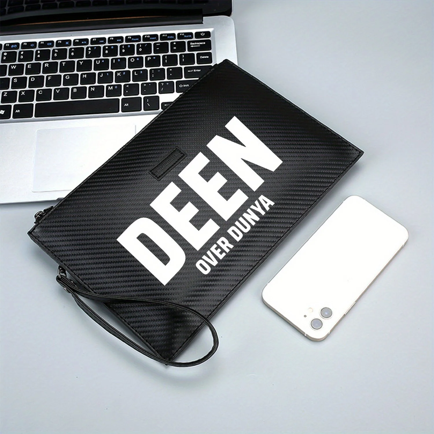 DEEN OVER DUNYA forte texto branco elegante impresso PU bolsa masculina elegante e prática para transporte diário