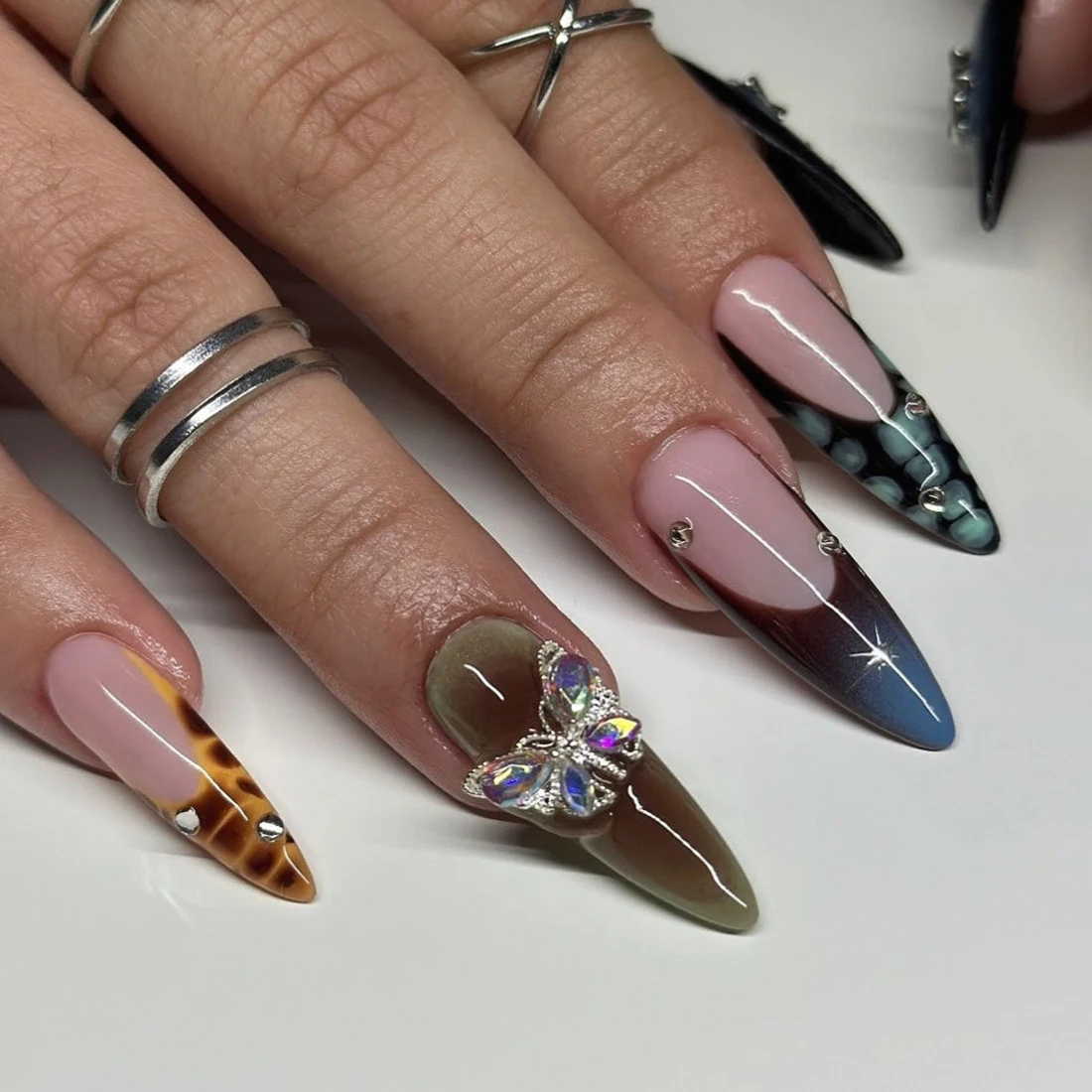 

Shiny Rhinestone Butterfly Nail Art Green Blue Black Halo Dyeing French False Nails Detachable Finished Fake Nail Press on Nails