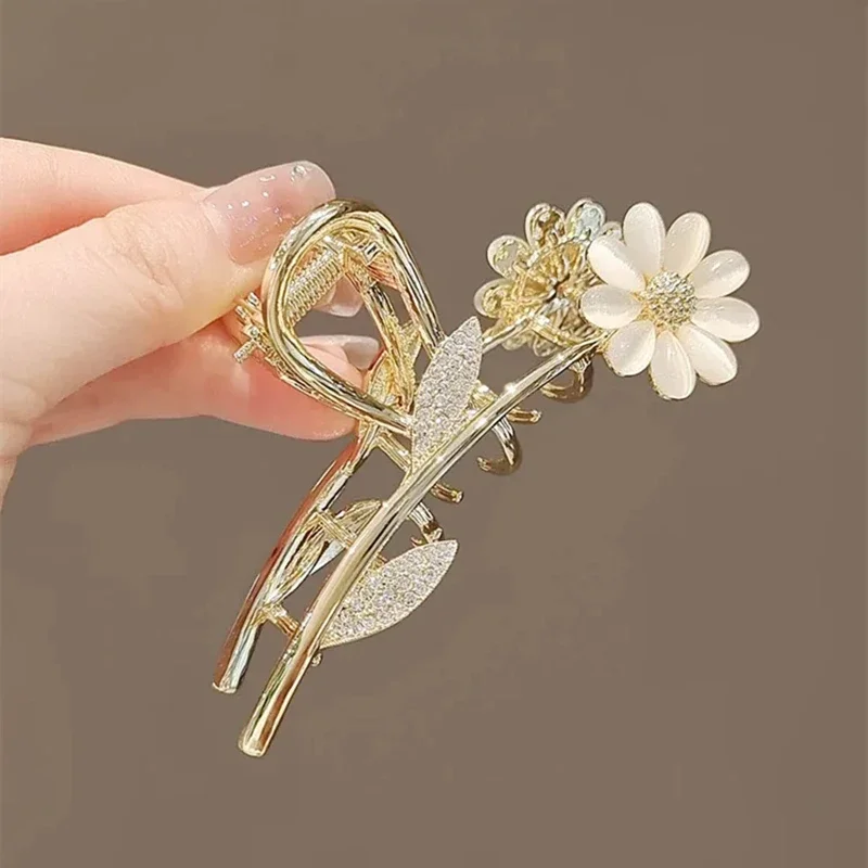 Female hair accessories, claw shaped hair accessories, metal hair accessories, claw shaped hair accessories for girls