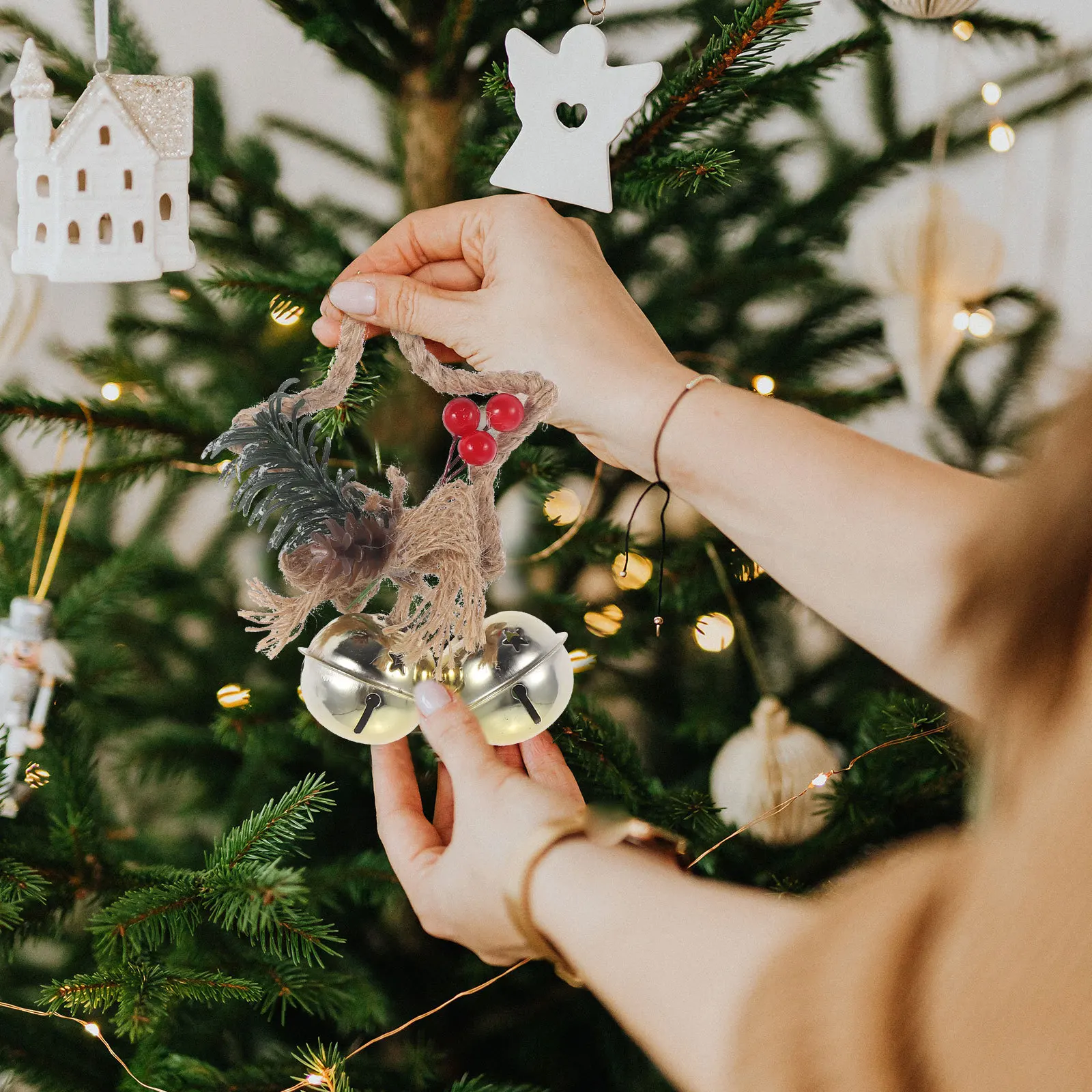 

2Pcs Xmas Hanging Pendants with Jingle Bells Star Shaped Christmas Tree Decorations Lightweight Easy Install Holiday Decor