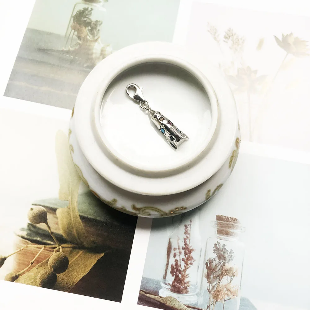 Anhänger, bunter Charme in Form einer Rakete, 925er Sterlingsilber, brandneu, farbenfroher, hochwertiger Schmuck für Damen und Herren, Bohème-Geschenk. – Detail 5