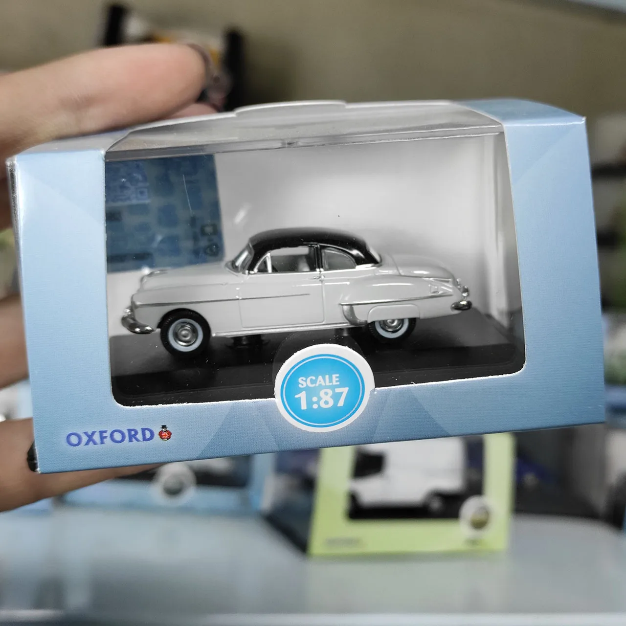Diecast OXFORD 1:87 Scale Oldsmobile Rocket 88 MaroI & 1955 Chrysler Deluxe Coupe Alloy Car Model