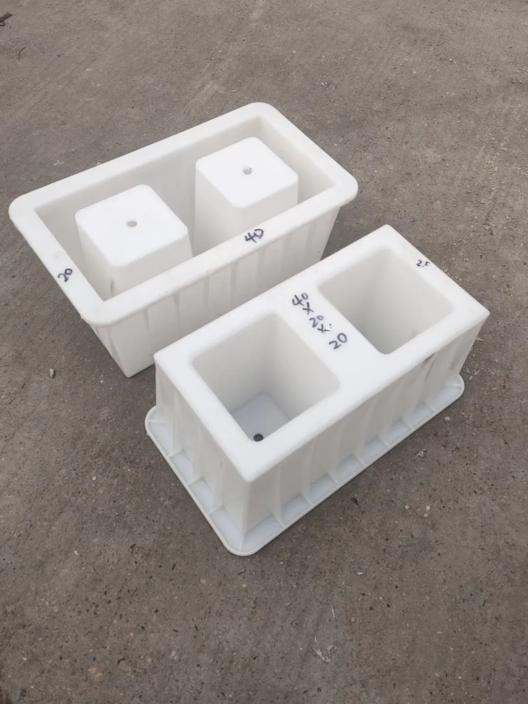 40x20cm Plastic Cement Double Hole Hollow Wall Brick Molds