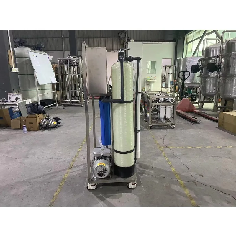 Attrezzatura per la dessalinizzazione dell'acqua di mare marina ad osmosi inversa da 8 tonnellate/giorno con nucleo dell'ingranaggio della pompa da 120 V/220/230 V/380 V/415 V 1 anno di garanzia