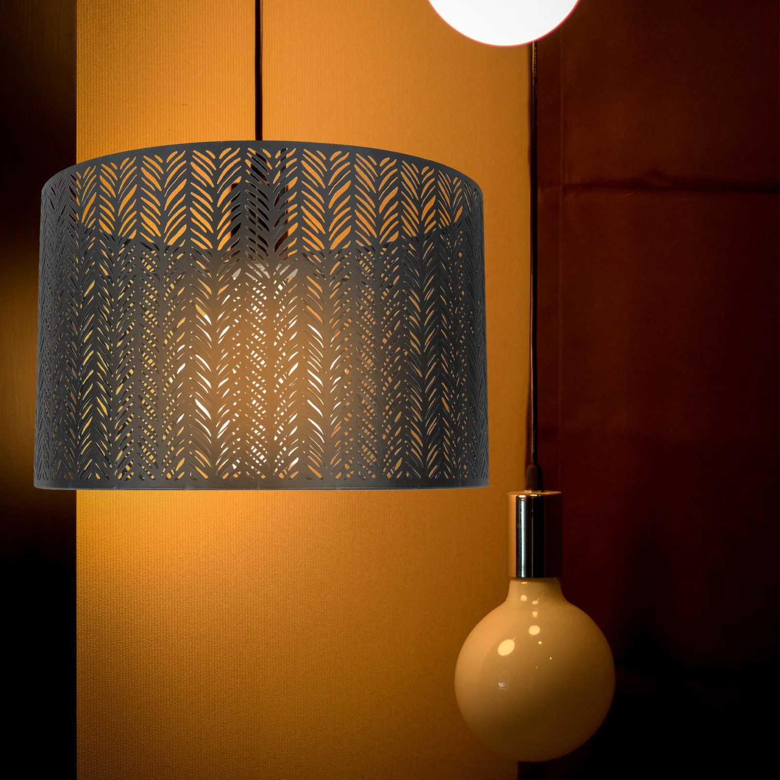 

1Pcs Iron Art Lampshade Durable Hollow-Out Light Cover Chic Wall Light Accessory for Home Home Lampshade Lamp Decor Accessory
