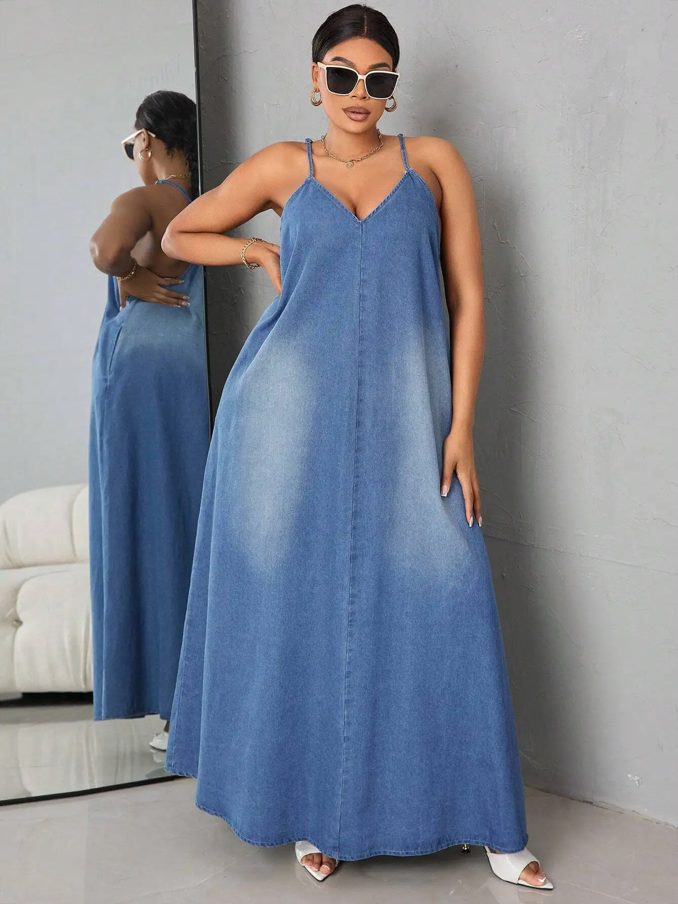 

Plus Size Gradient Wash Denim Spaghetti Strap Maxi Dress