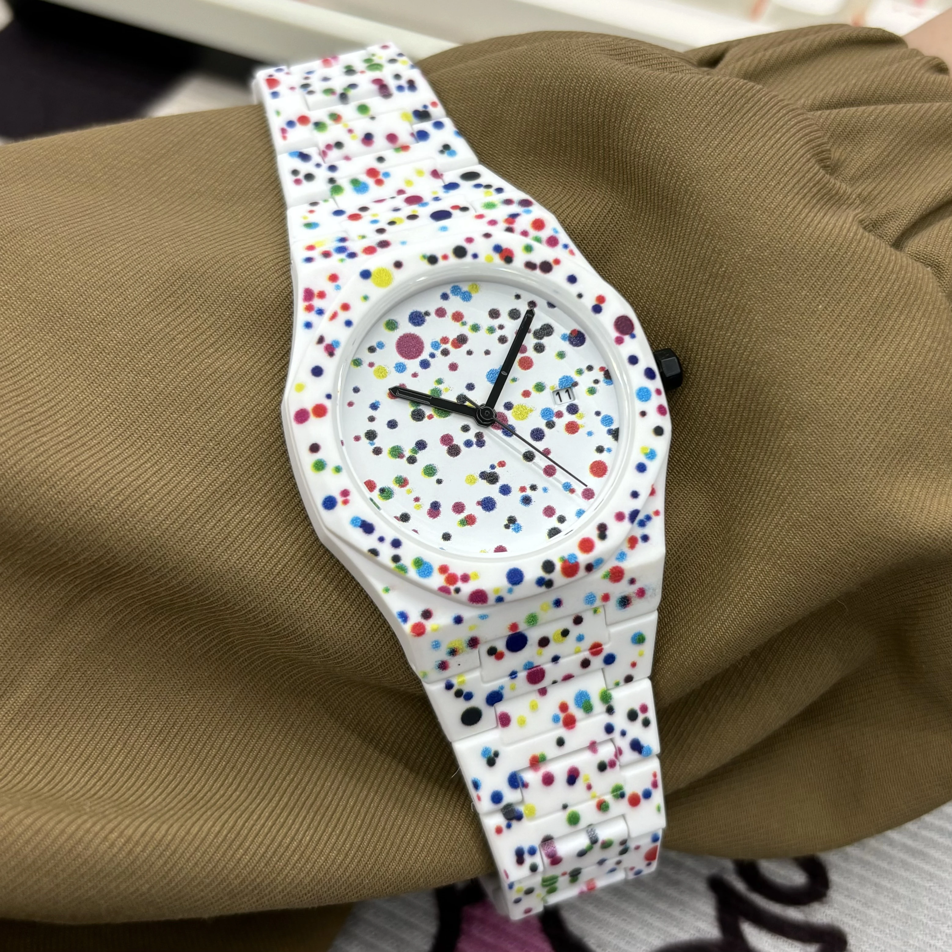 창의적인 디자인 폴리 도트 시계 남성 패션 스포츠 쿼츠 시계 컬러 페인트 시계 폴리카보네이트 방수 여성용