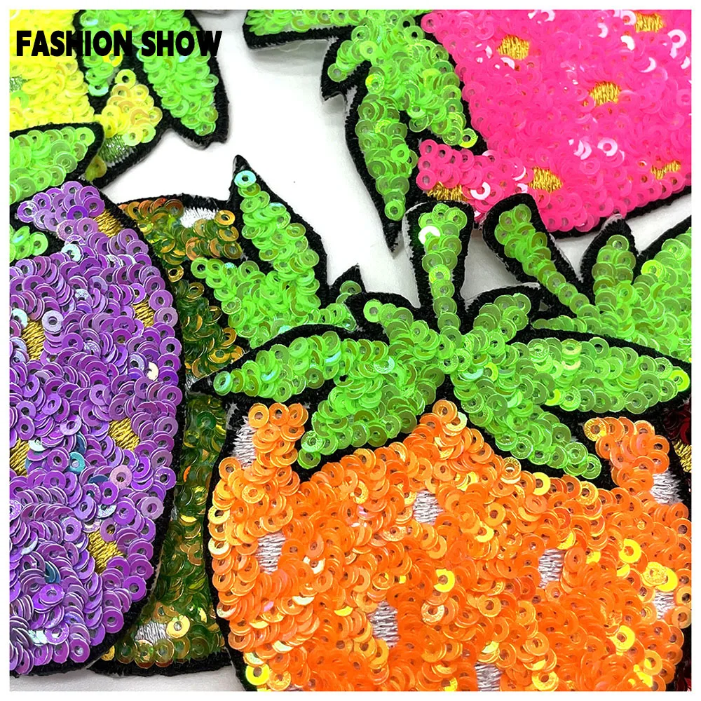 [Paquets de fraises scintillants] autocollants de broderie à paillettes douces et épicées pour pulls et jeans décoration DIY autocollants en tissu de broderie scintillant accessoires de matériaux faits à la main peuvent être repultés et cousus