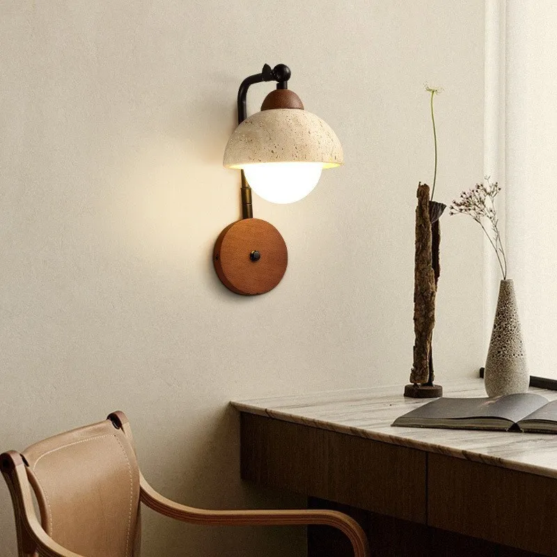 

Настенный светильник Wabi Sabi из желтого травертина в скандинавском винтажном стиле с основанием из массива орехового дерева, декоративный, атмосферный, для интерьера.