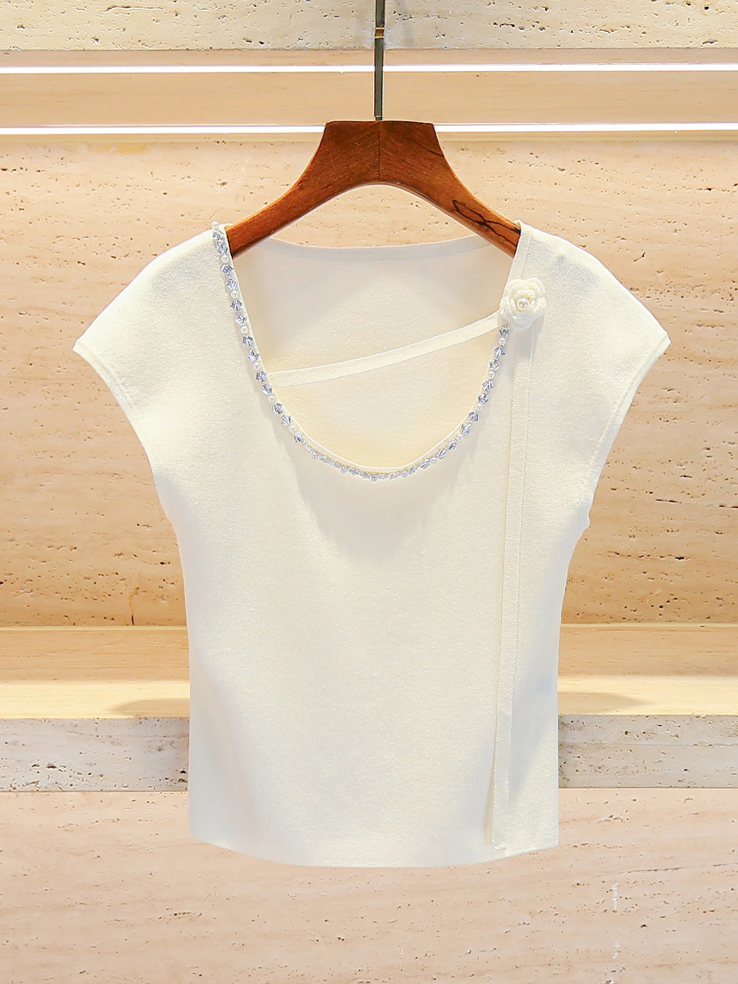 South Oil High-End Women's Knitted Vest Summer 2025 Small Fraance Sle Beaded Flower Top Women's Faion Commute Sle Sli...