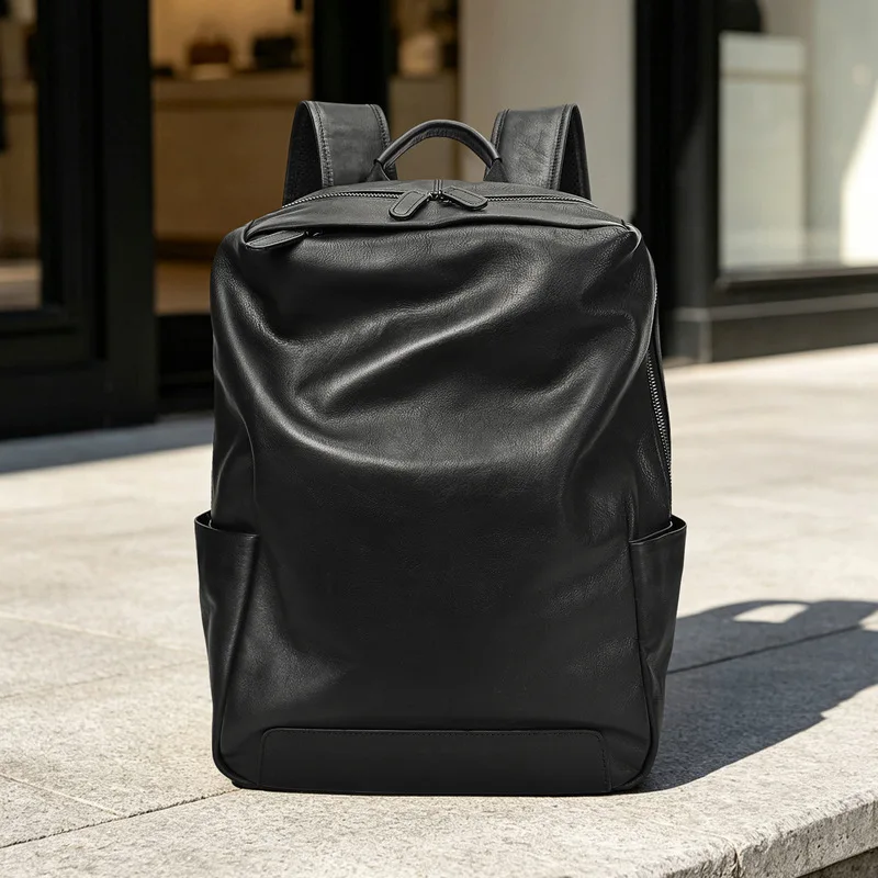 Mochila de cuero genuino para hombre y mujer, de color negro, hecha con piel de vaca, con bolsillo lateral, ideal para uso diario, viajes y como bolso de hombro para la escuela, el trabajo o para llevar al trabajo.