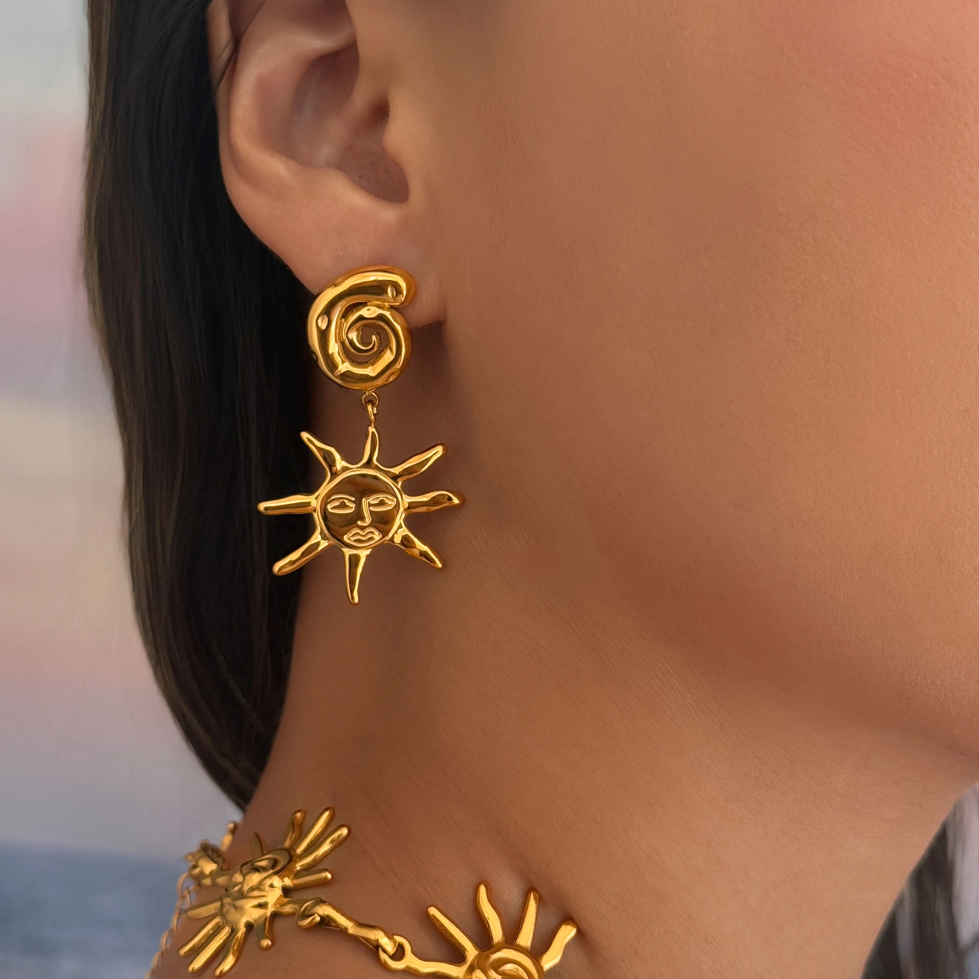 DASEIN New Gothic Exquisite Vintage Sun Swirl Drop Earrings 18k Gold Plated Hypoallergenic Stainless Steel Luxury Lady Jewelry