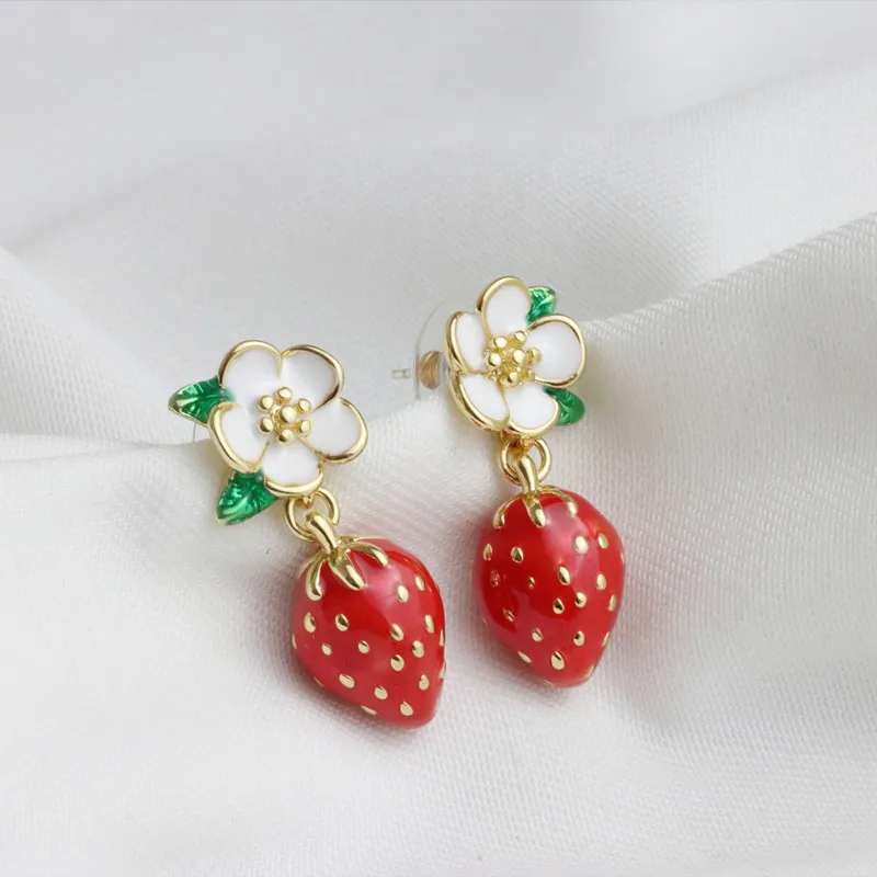 

Trendy Cute Enamel Hand-painted Strawberry Charms Dangle Earrings French White Flowers Fairy Fresh and Sweet Forest Ear Piercing