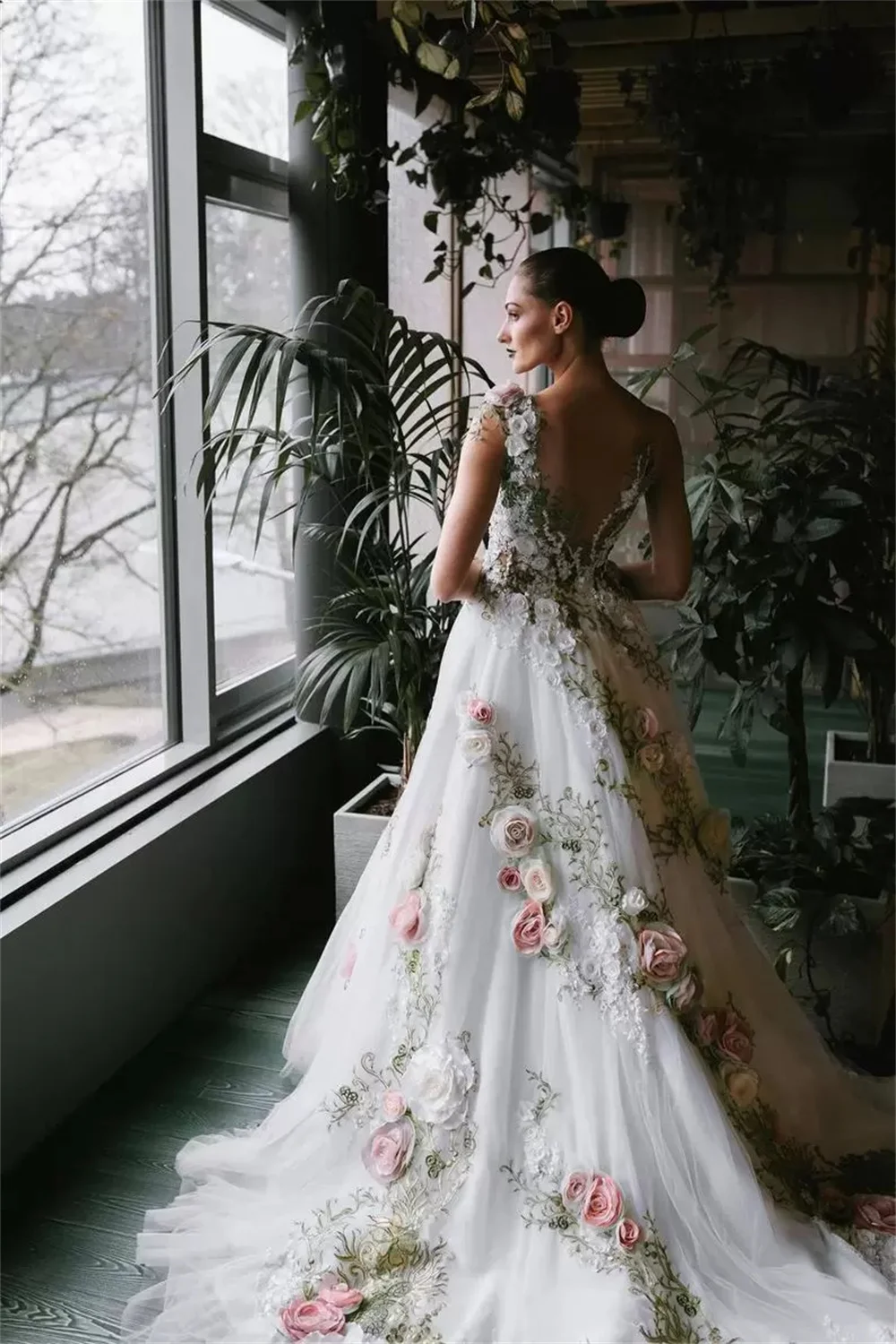 Garden Court Wedding Dress 3D Floral Embroidery Applique Sleeveless Long Trailing Tail Evening Dress Church Bridal Party Gown