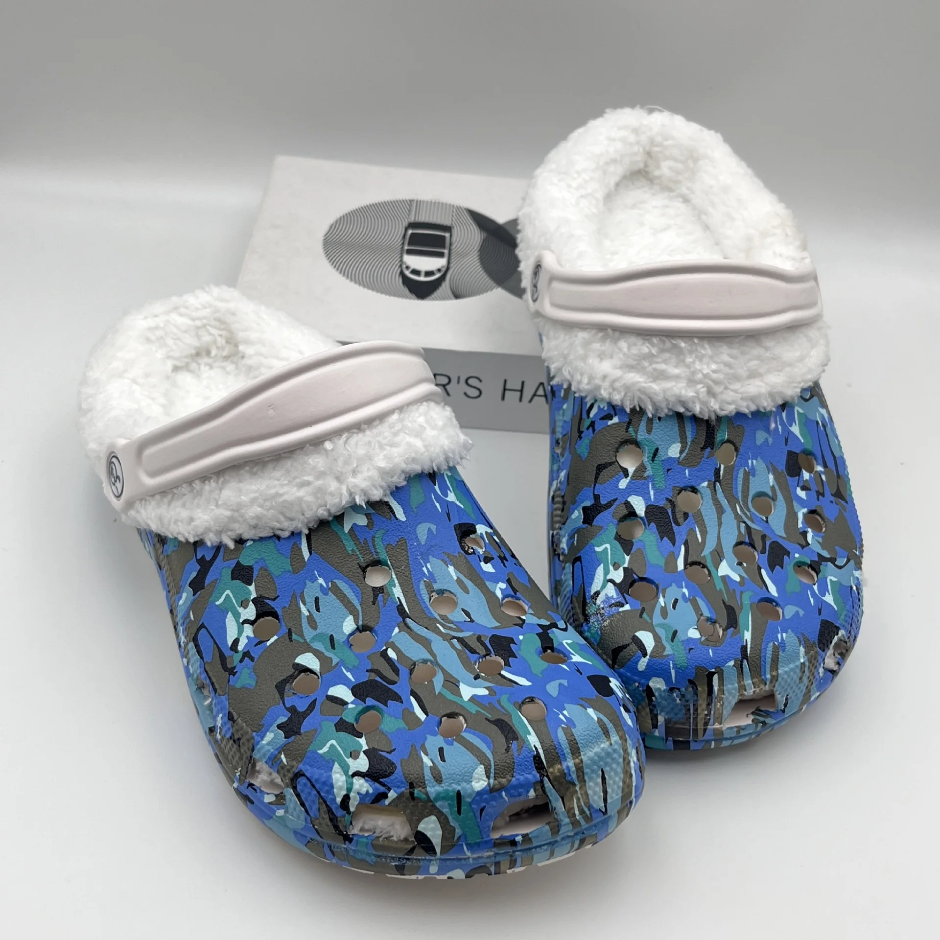 winter velvet new star hole shoes flat men wear comfortable stepping on shit feeling non-slip soft bottom bag head slipperswomen view 2