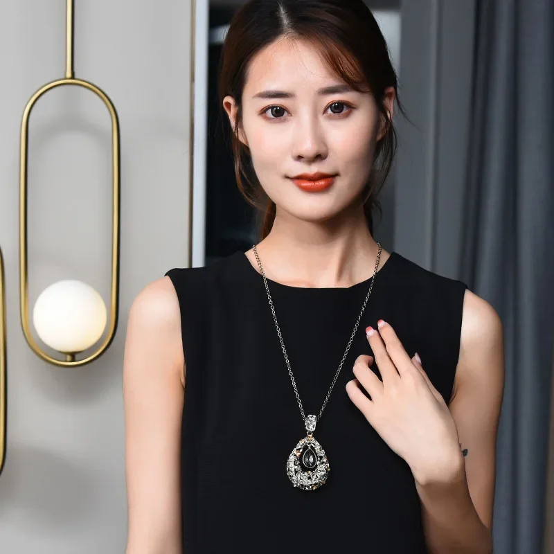 The new "Love Drops in the City" elegant pendant, a versatile item, sweater chain, long ladies' necklace