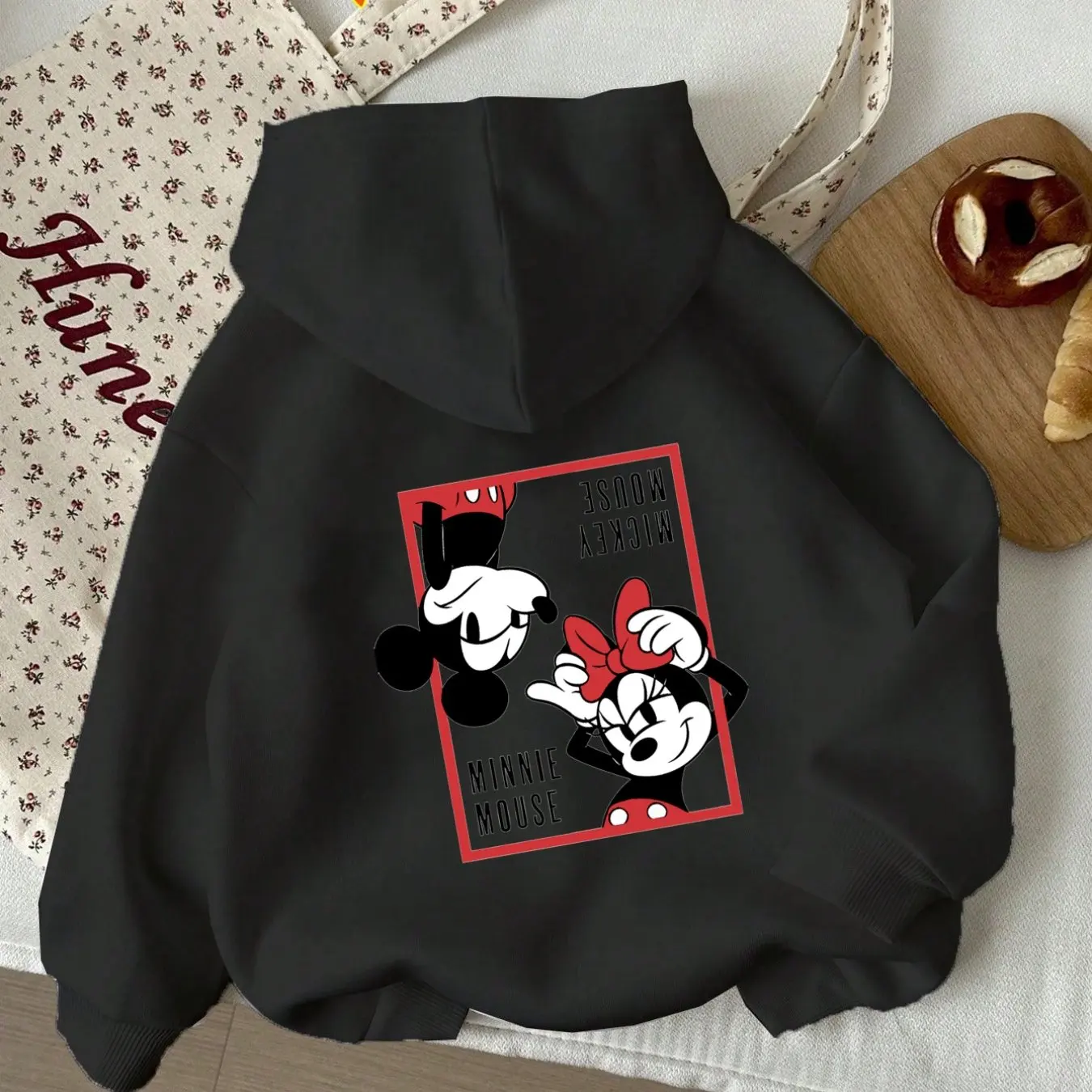 Disney Minnie Mouse visage tenue décontracté dessin animé imprimé pull confortable tissu personnage sweat Design ludique