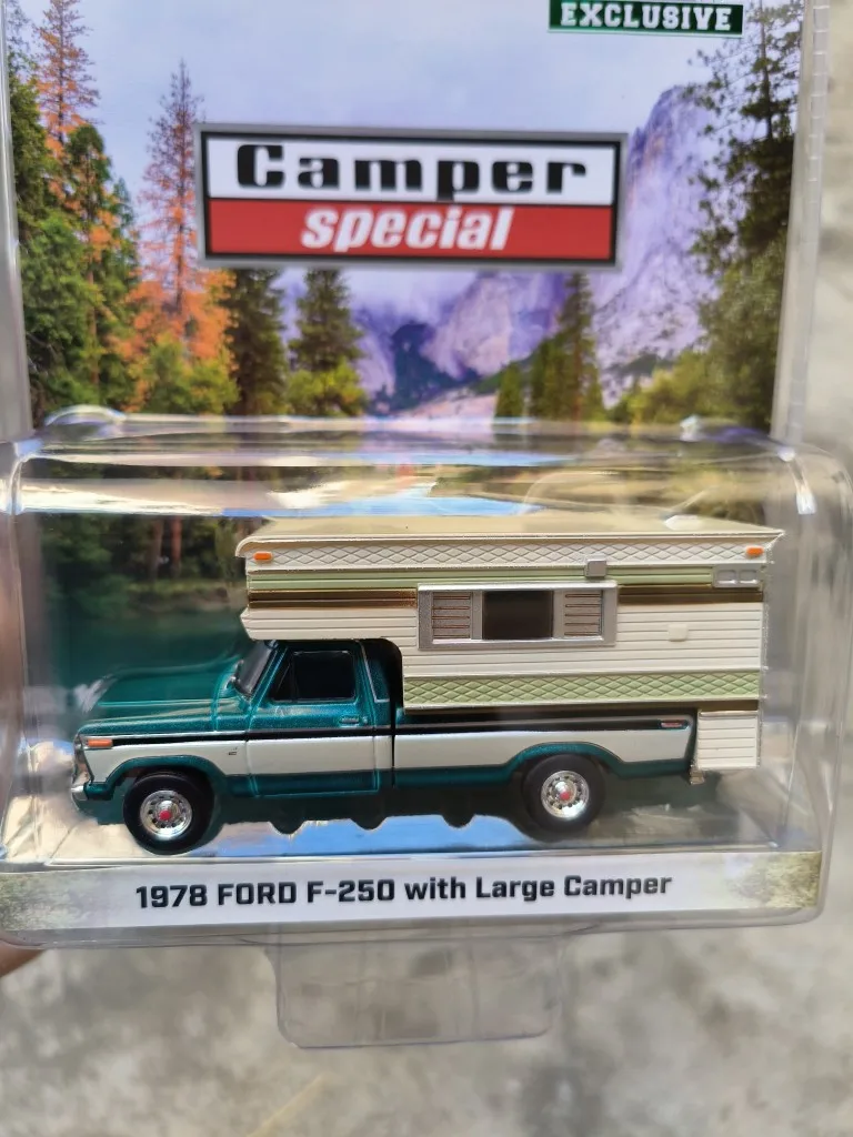 1/64 GREENLIGHT 1978 ForFord F-250 dodge with larg camper Collection of die cast alloy trolley model ornaments