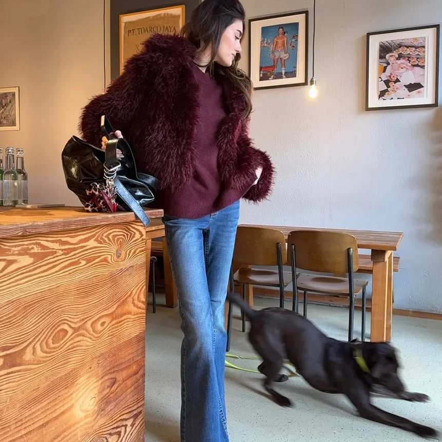 KONDALA Elegancka damska kurtka z futra, sztuczne futro, bordowa, luźna kurtka-płaszcz, nowa kolekcja 2025, moda jesień-zima, romantyczny płaszcz z futra w stylu high street.