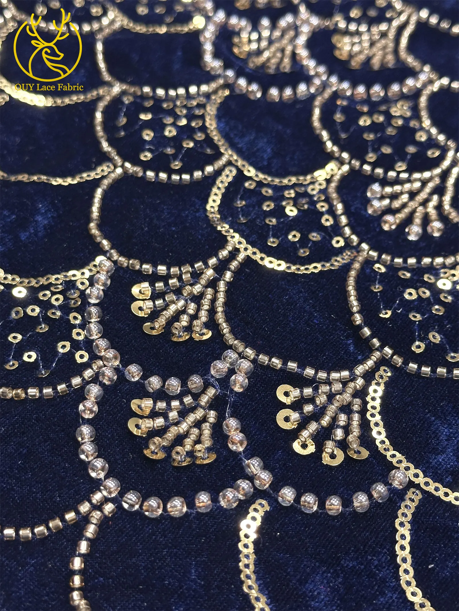 Weinroter nigerianischer Samtstoff mit Stickerei und Perlen, hochwertiger afrikanischer Spitzenstoff, französische Pailletten-Spitze für Damen-Hochzeitskleider – Detail 29