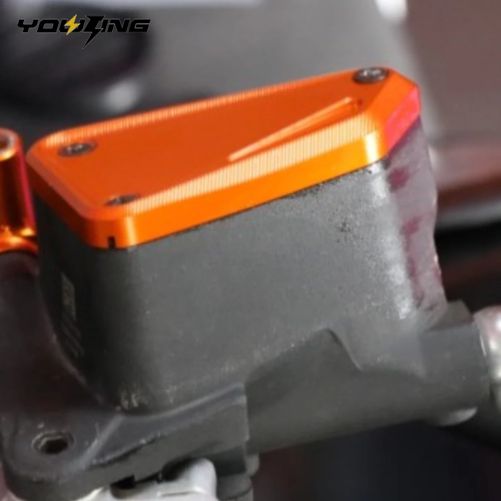 

For KTM 2018-2022 790 890 Adventure/R 790 Duke 890 Duke/Duke L 2021-2023 2024 Front Brake Reservoir Fluid Tank Cover Oil Cup Cap