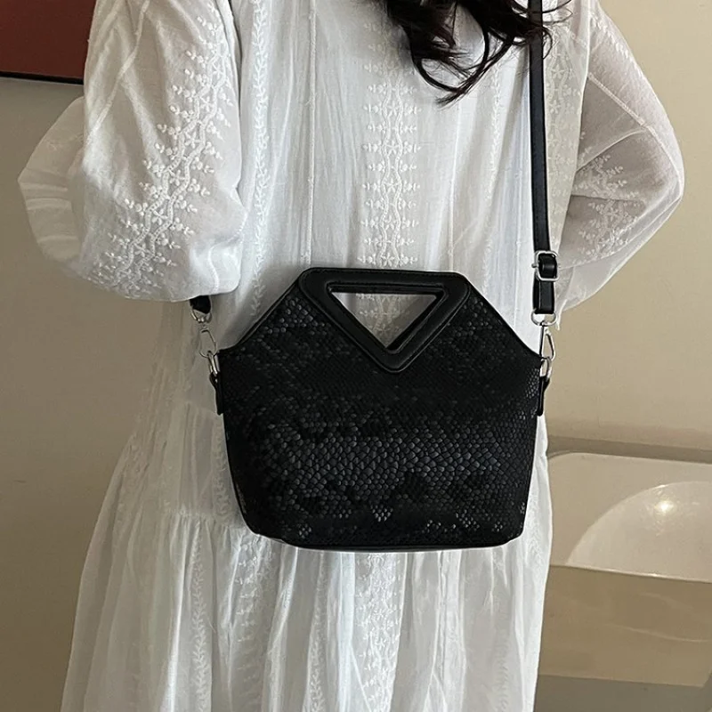 Luxury Ladies Handbag Made Of Grid-Printed Leather Boasting Trendy Design And Paris Vintage Commuter Style​