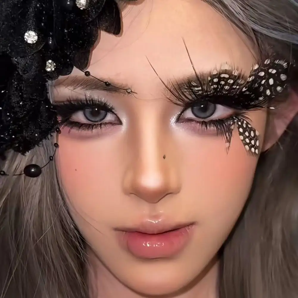 Kreative, farbenfrohe, federartige falsche Wimpern. Falsche Wimpern im Anime-Stil mit Punktemuster für Mädchen. Bushy Eyelashes Makeup Tool