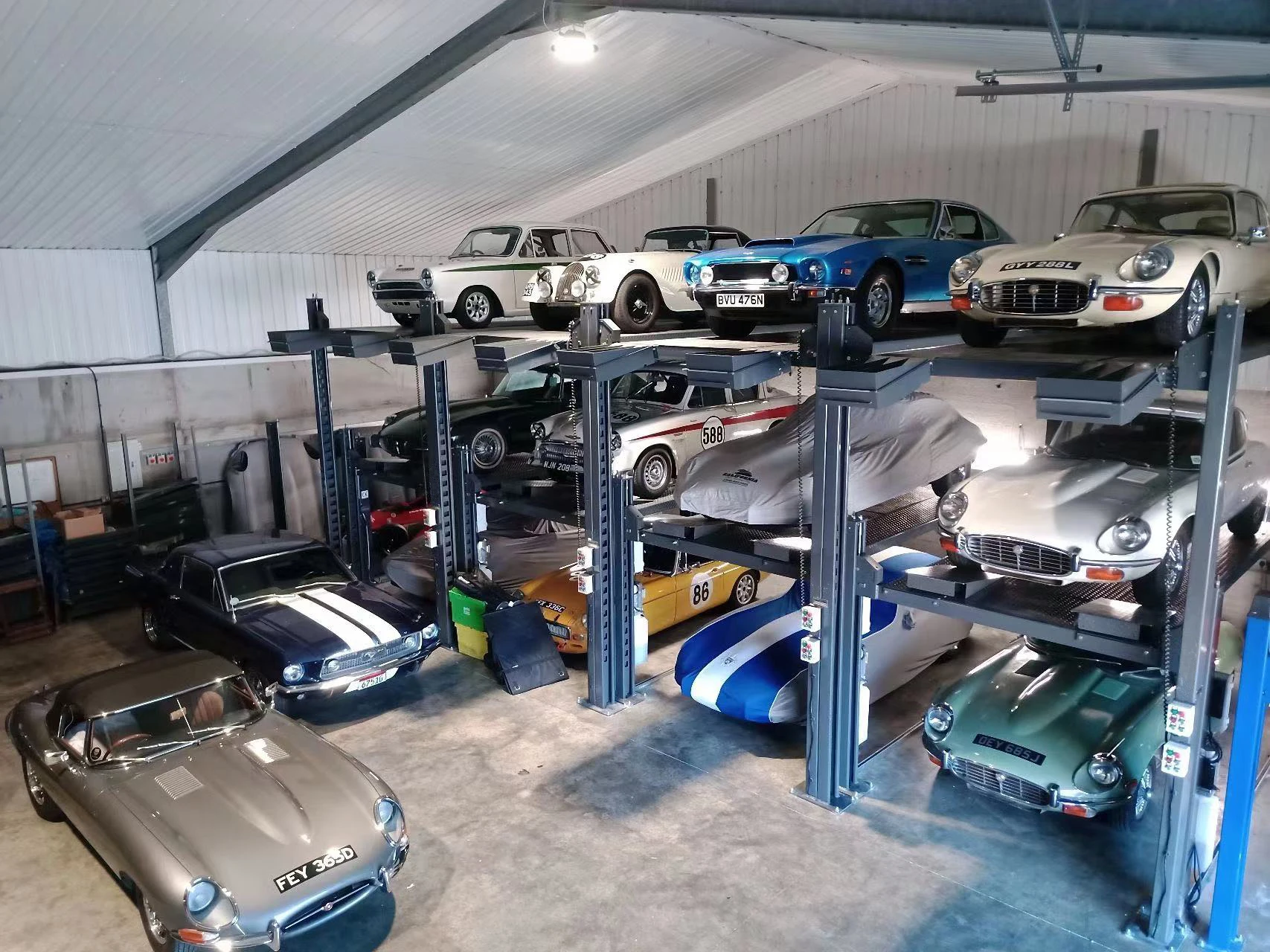 CE Certified 4-Post Car Lifts Capacity 3 Level Parking Garage for Small Larger Vehicles Design for Effective Vehicle Storage