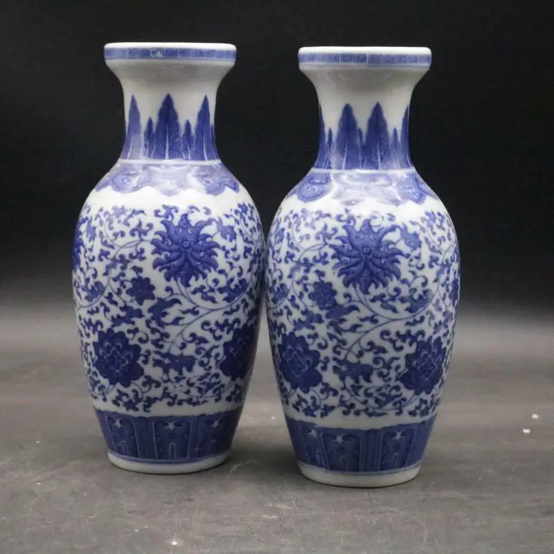 

A pair Chinese Blue and White Porcelain Qing Qianlong Flowers Pattern Vase 7.9"